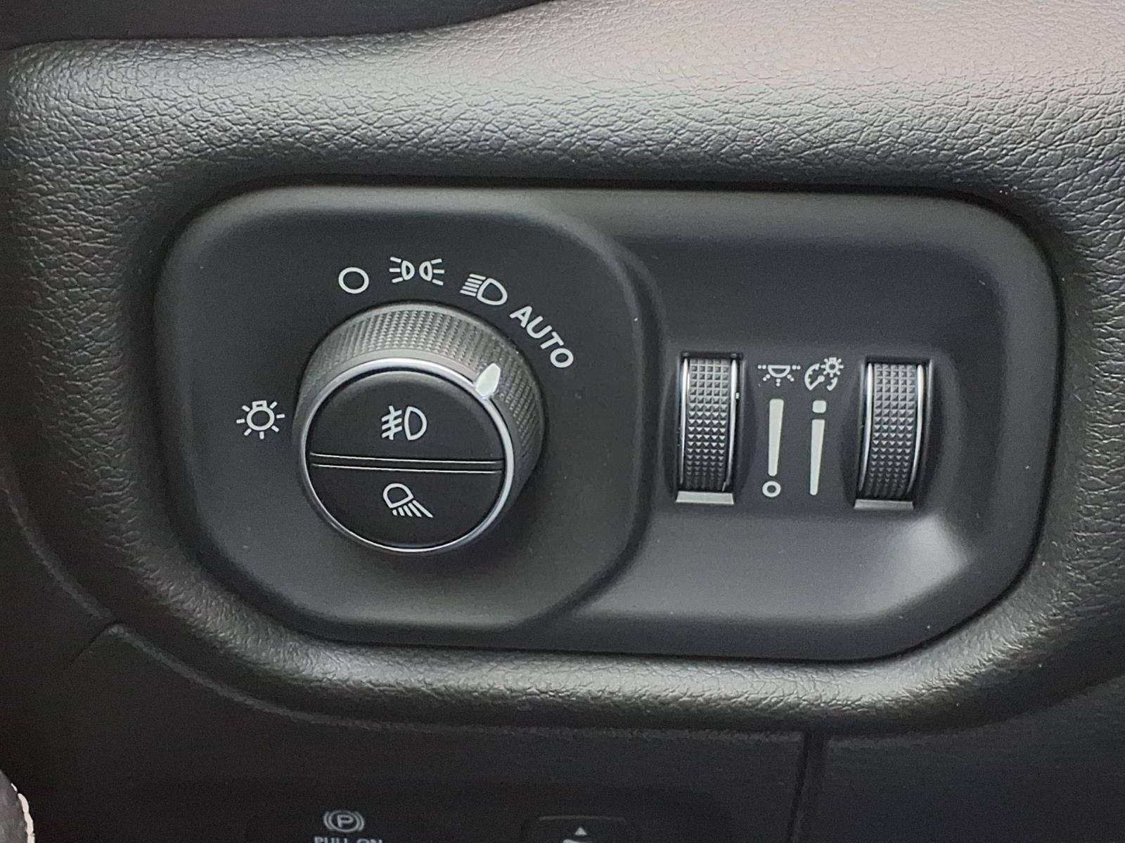 Used 2023 RAM 1500 Laramie AWD/4WD image 15