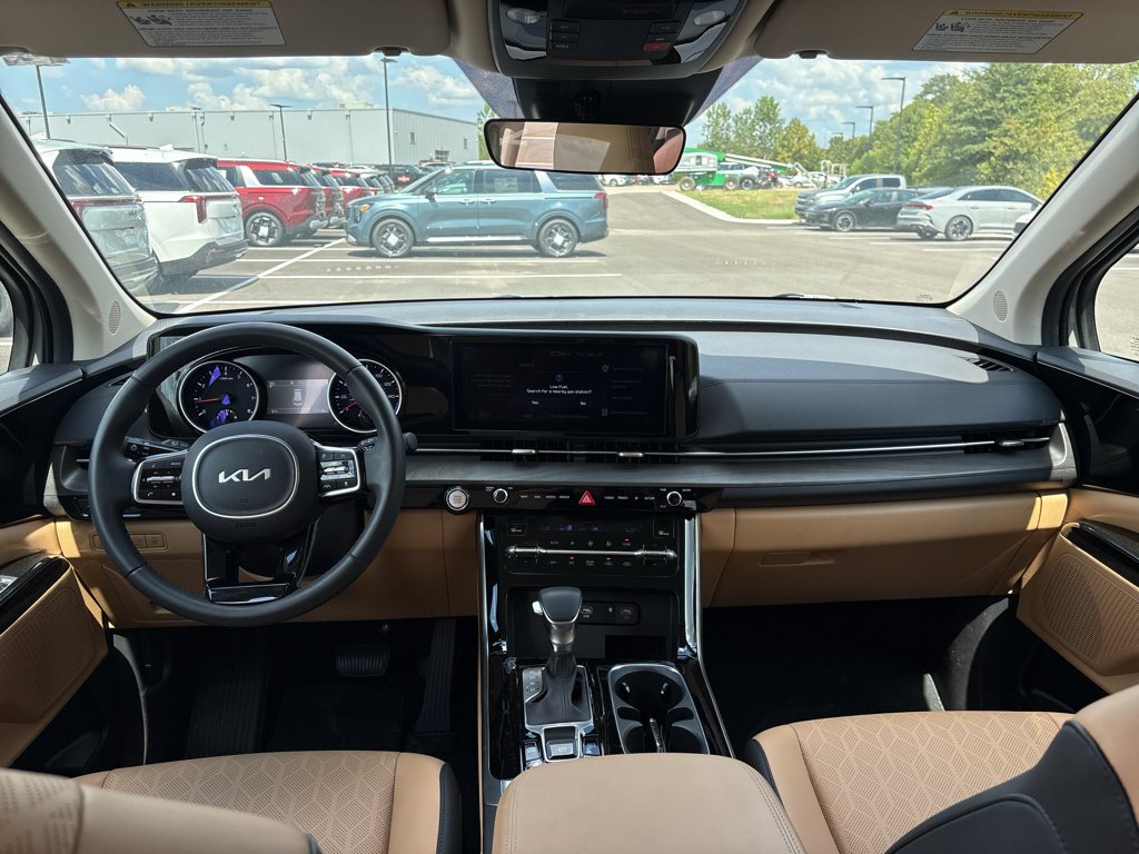 Used 2024 Kia Carnival EX FWD image 17