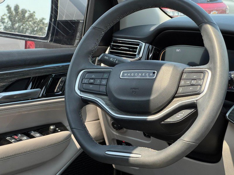 Used 2022 Jeep Wagoneer Series II w/ Premium Group I AWD/4WD image 13