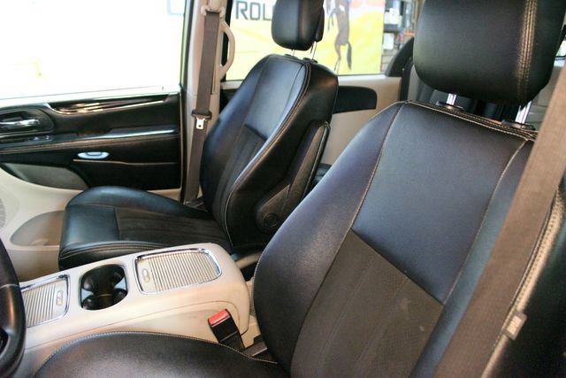 Used 2019 Dodge Grand Caravan SXT FWD image 19