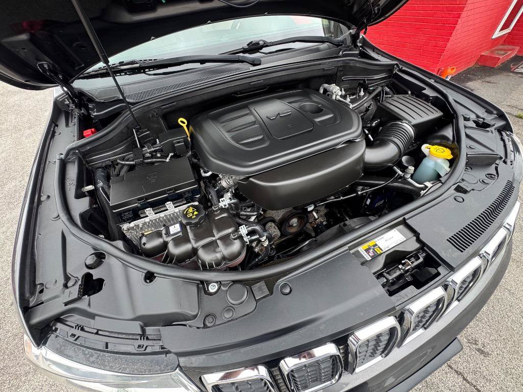 Used 2019 Jeep Grand Cherokee Laredo AWD/4WD image 31