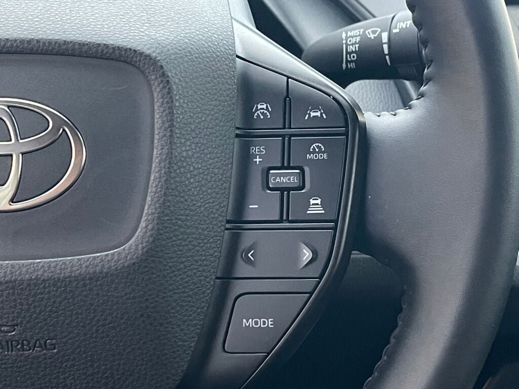Used 2025 Toyota Prius LE FWD image 14
