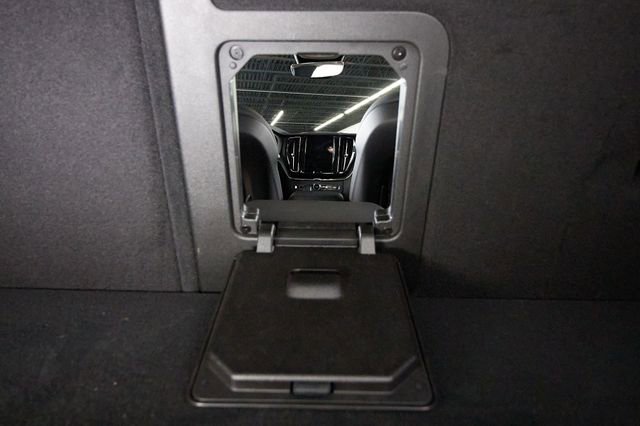 Certified 2025 Volvo XC60 B5 Core image 32