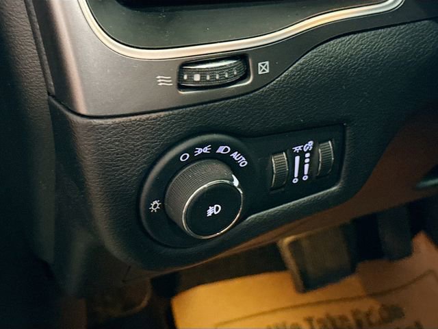Used 2019 Jeep Cherokee Latitude Plus AWD/4WD image 11