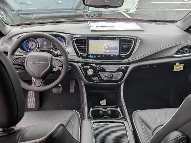 New 2026 Chrysler Pacifica Limited w/ S Appearance Package FWD image 18
