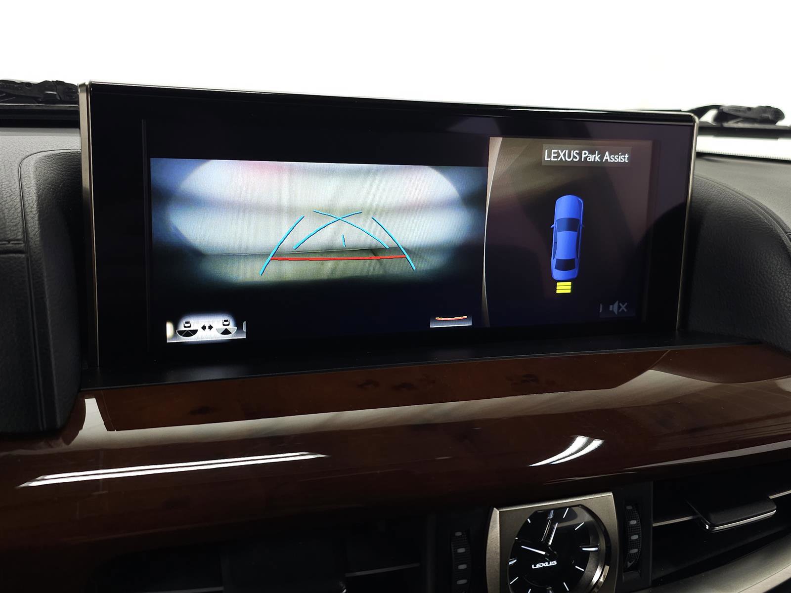 Used 2019 Lexus LX 570 4WD image 32