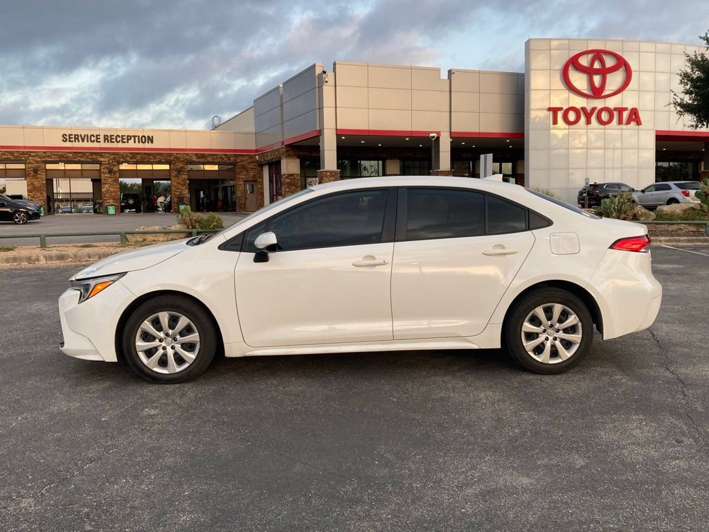 Used 2023 Toyota Corolla LE FWD image 6