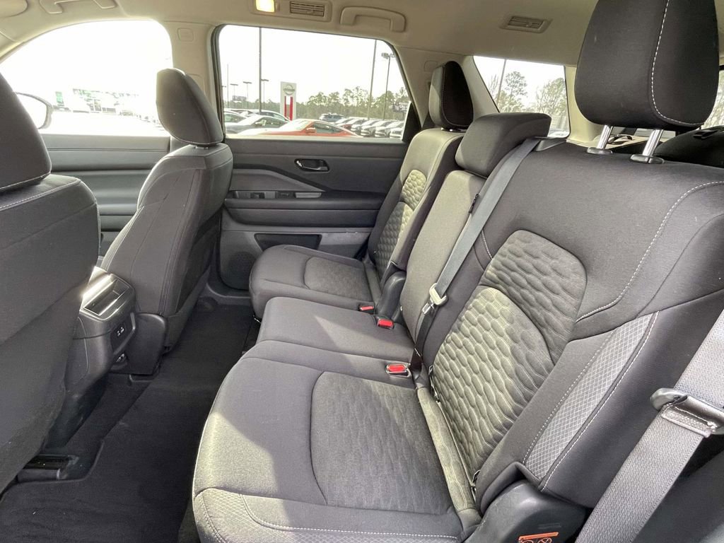Used 2024 Nissan Pathfinder S image 12