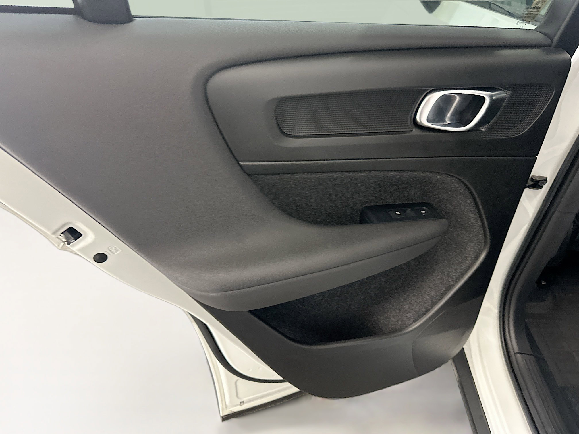 Used 2023 Volvo C40 P8 Recharge Ultimate w/ Protection Package Premier AWD/4WD image 28