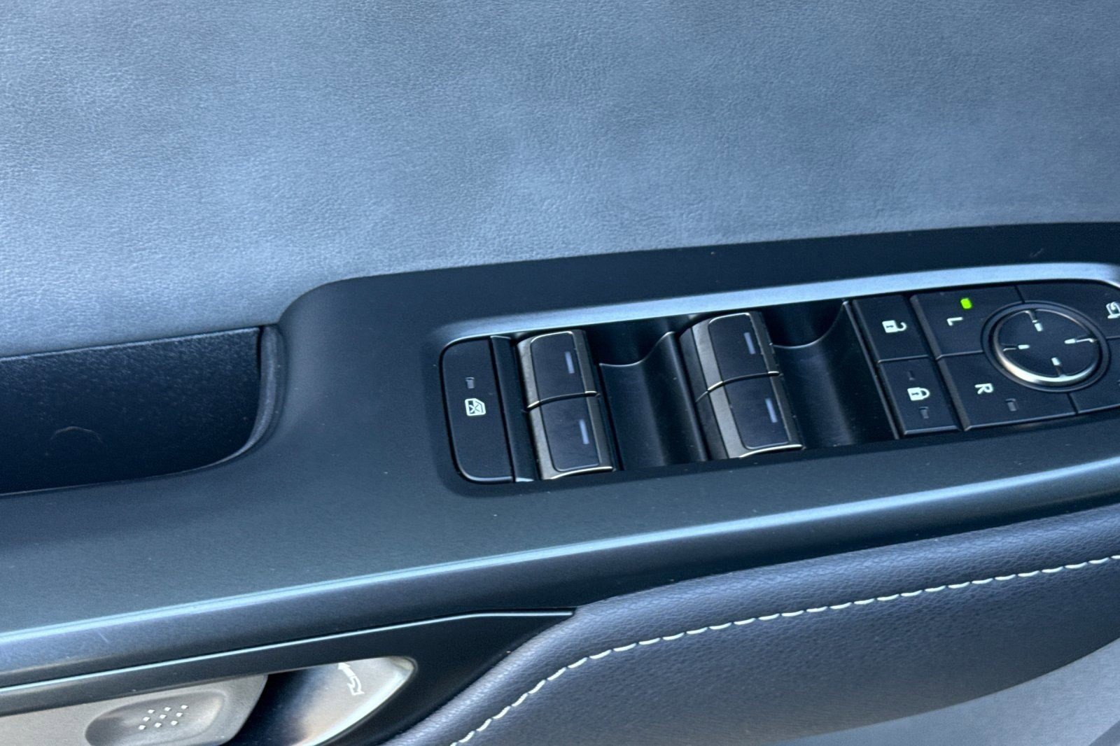 Used 2023 Lexus RZ 450e Premium w/ Technology Package image 13