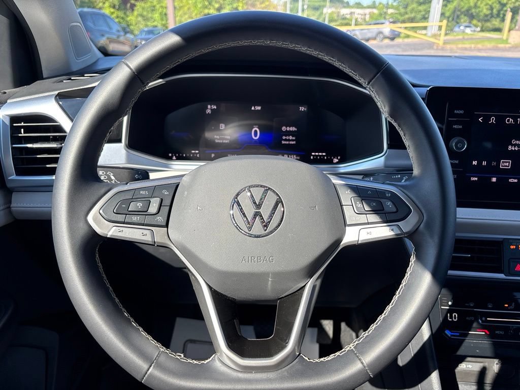 Used 2025 Volkswagen Taos SE w/ Black Wheel Package FWD image 15