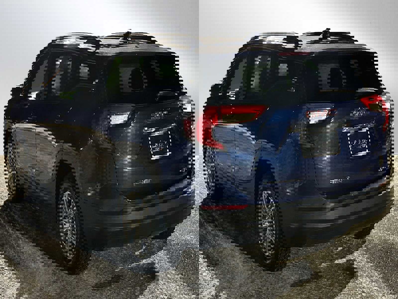 Used 2022 GMC Terrain SLE w/ Driver Convenience Package image 5