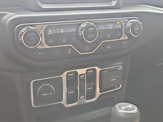 Used 2022 Jeep Wrangler Unlimited Sahara w/ Cold Weather Group AWD/4WD image 13