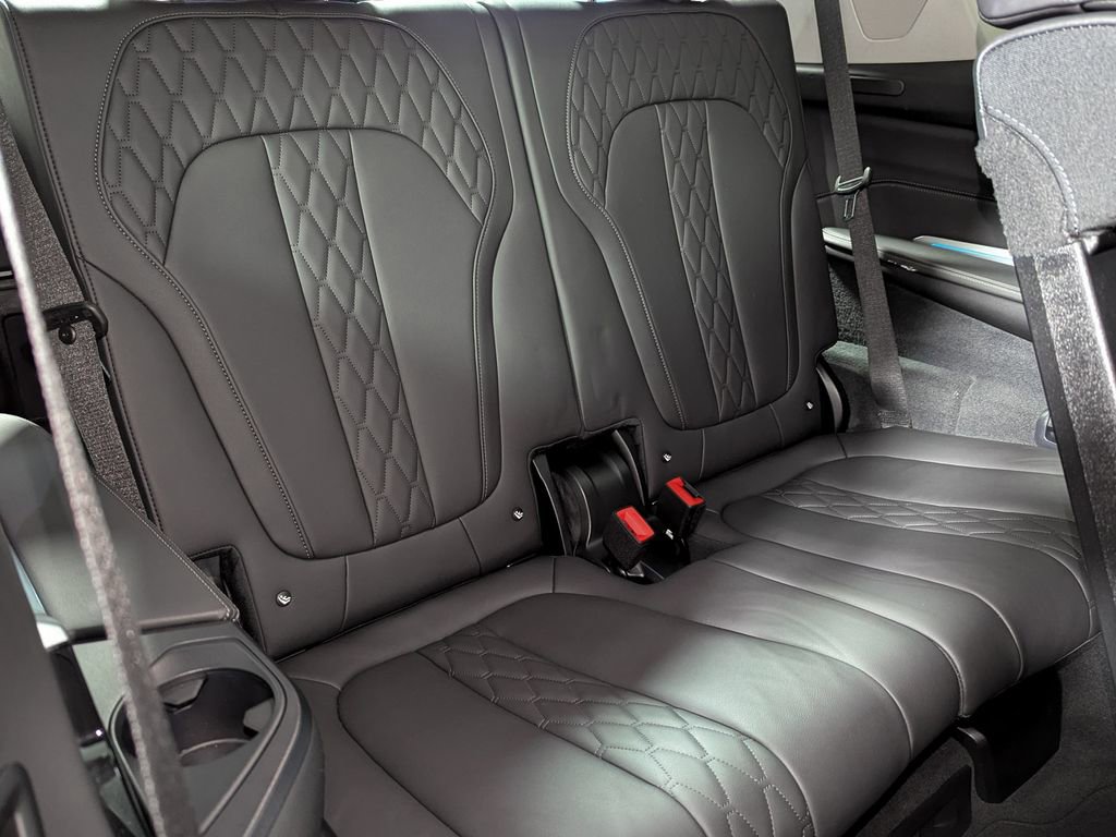 Used 2023 BMW X7 xDrive40i image 41