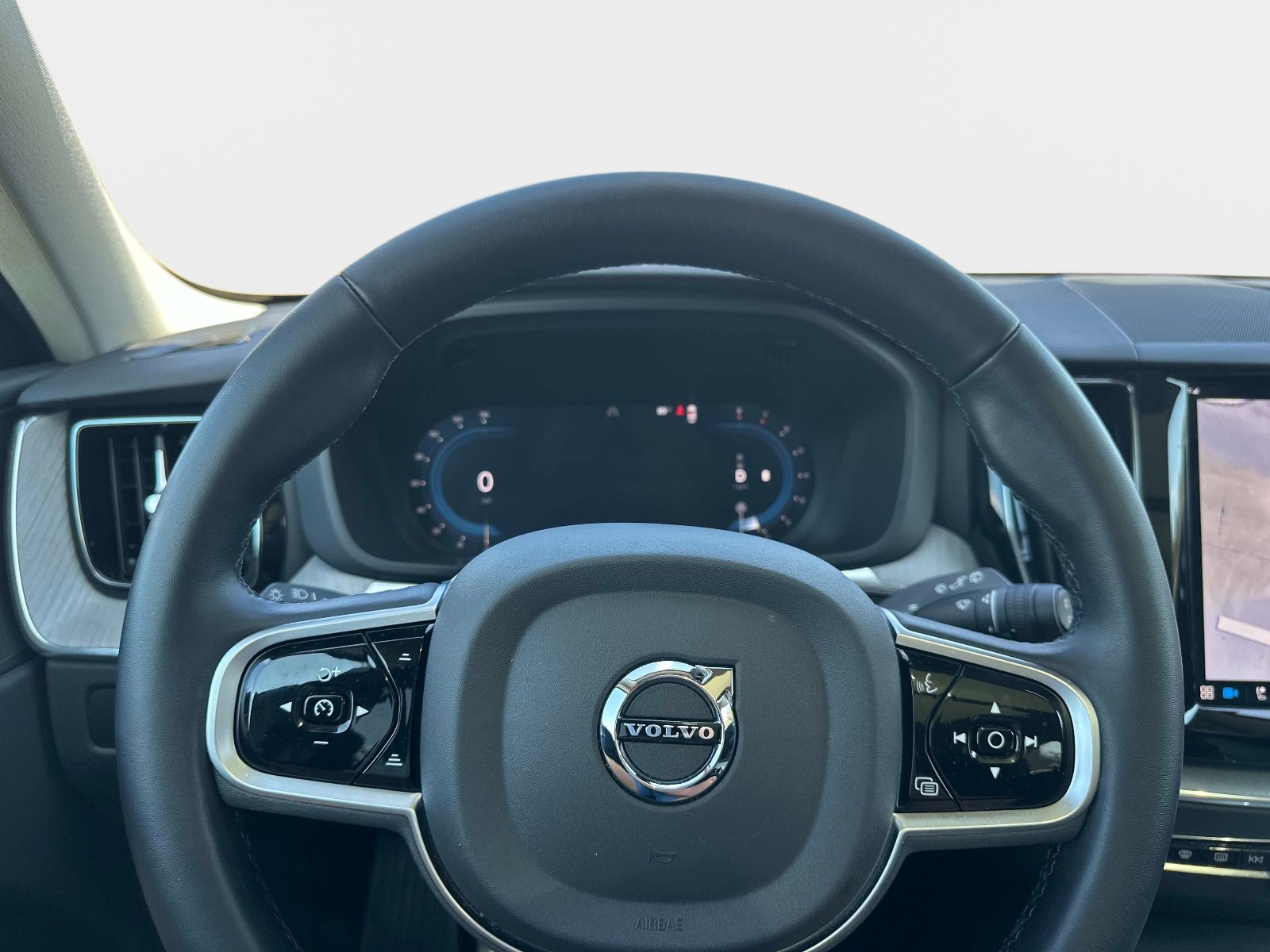 Certified 2025 Volvo XC60 B5 Plus image 23