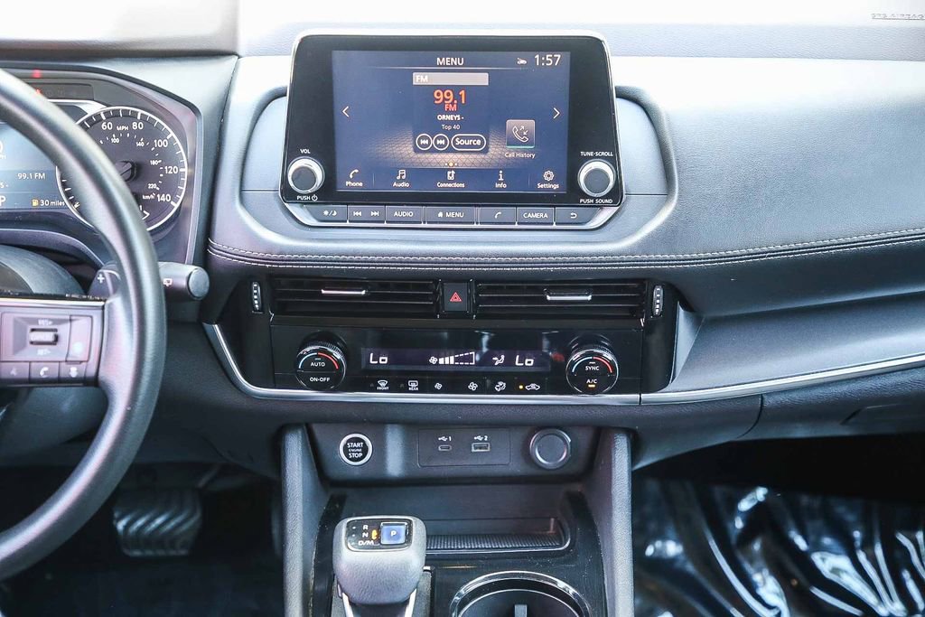 Used 2021 Nissan Rogue SV image 16