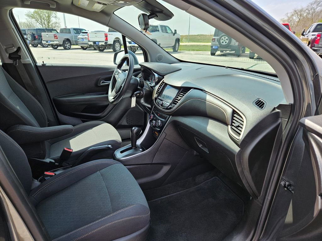 Used 2020 Chevrolet Trax LS w/ Tint and Cruise Package FWD image 31