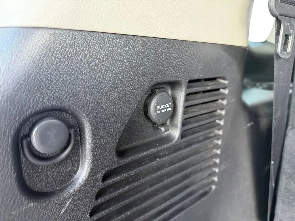 Used 2023 Nissan Armada SL w/ Captain's Chairs Package image 34