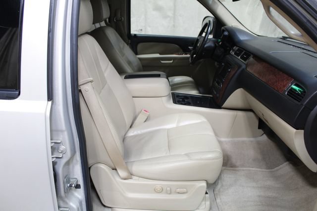 Used 2007 Chevrolet Suburban LT w/ LT Preferred Equipment Group AWD/4WD image 16