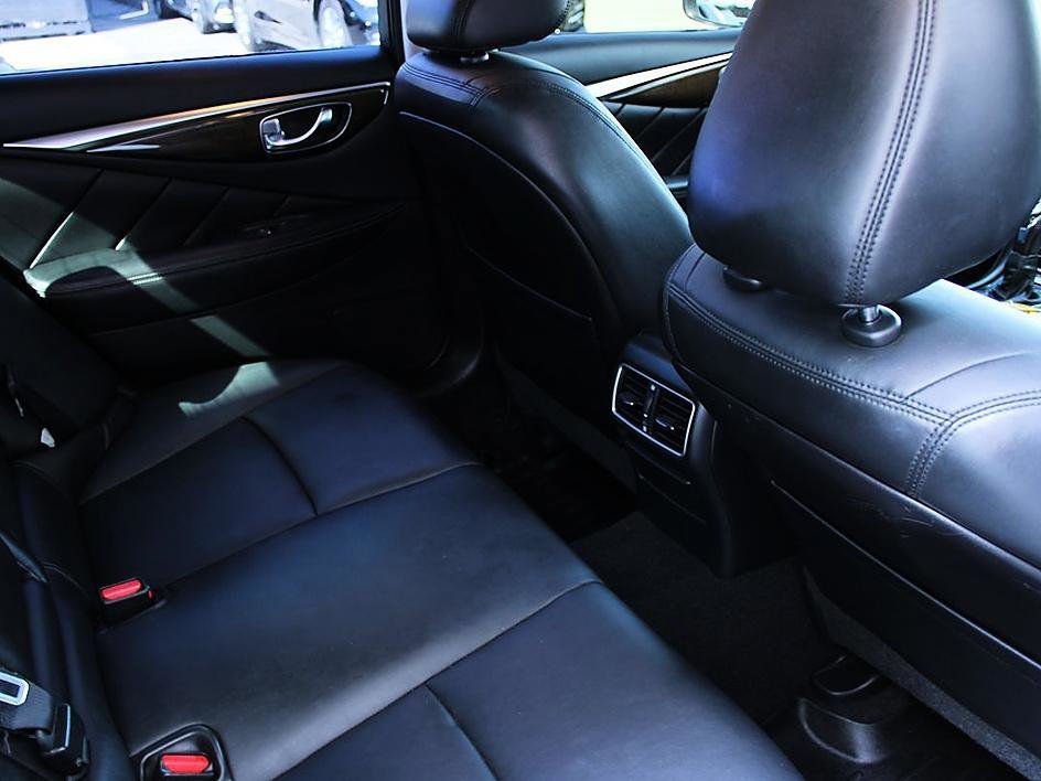 Used 2018 INFINITI Q50 Luxe w/ Essential Package (2.0T Luxe) RWD image 18