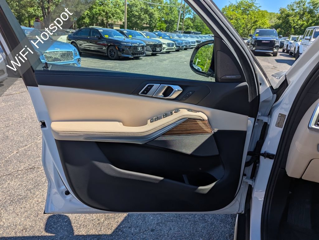 Used 2021 BMW X5 xDrive40i w/ Premium Package AWD/4WD image 12