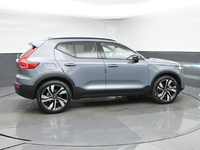 Used 2023 Volvo XC40 B5 Plus w/ Protection Package Premier AWD/4WD image 9