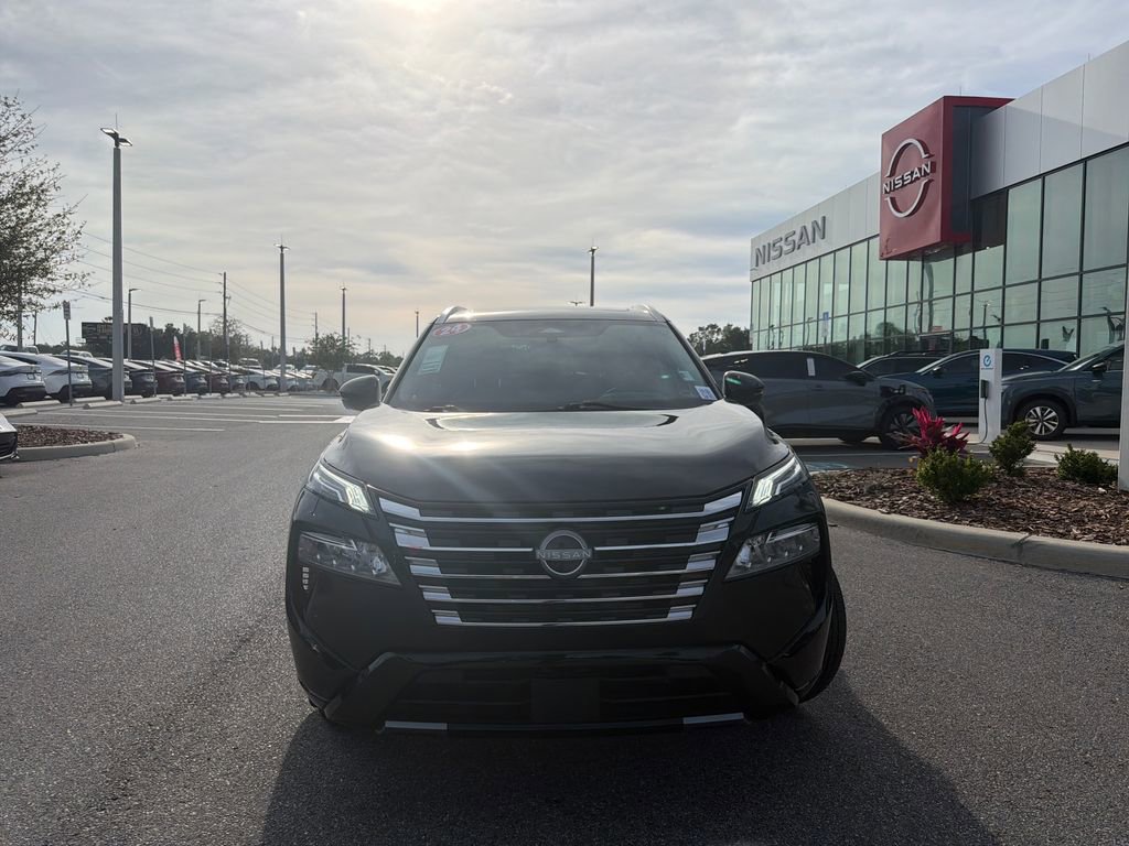 Certified 2024 Nissan Rogue Platinum w/ Platinum Premium Package FWD image 2