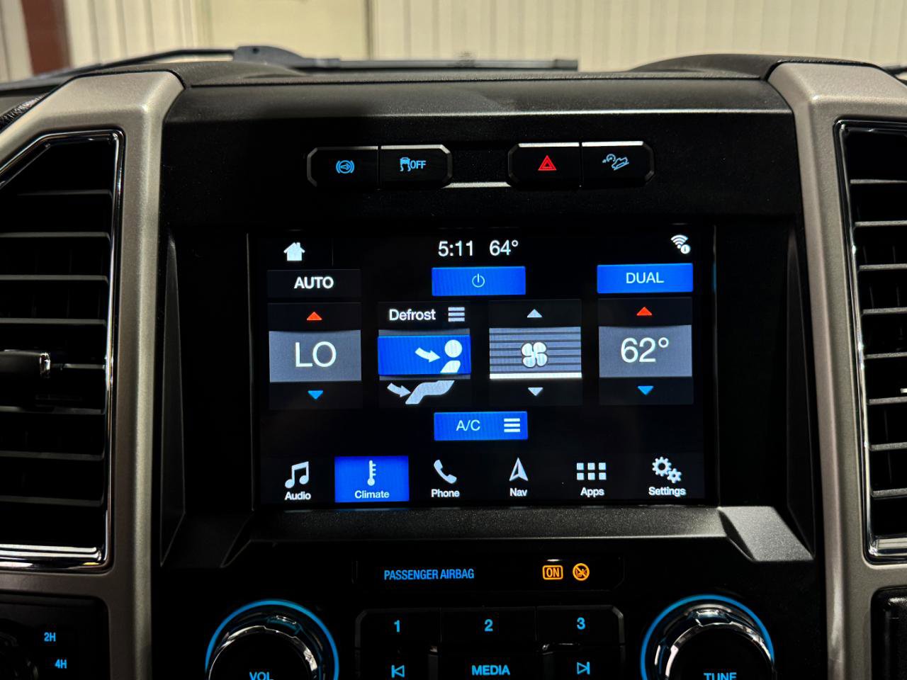 Used 2018 Ford F250 Lariat w/ FX4 Off-Road Package AWD/4WD image 38