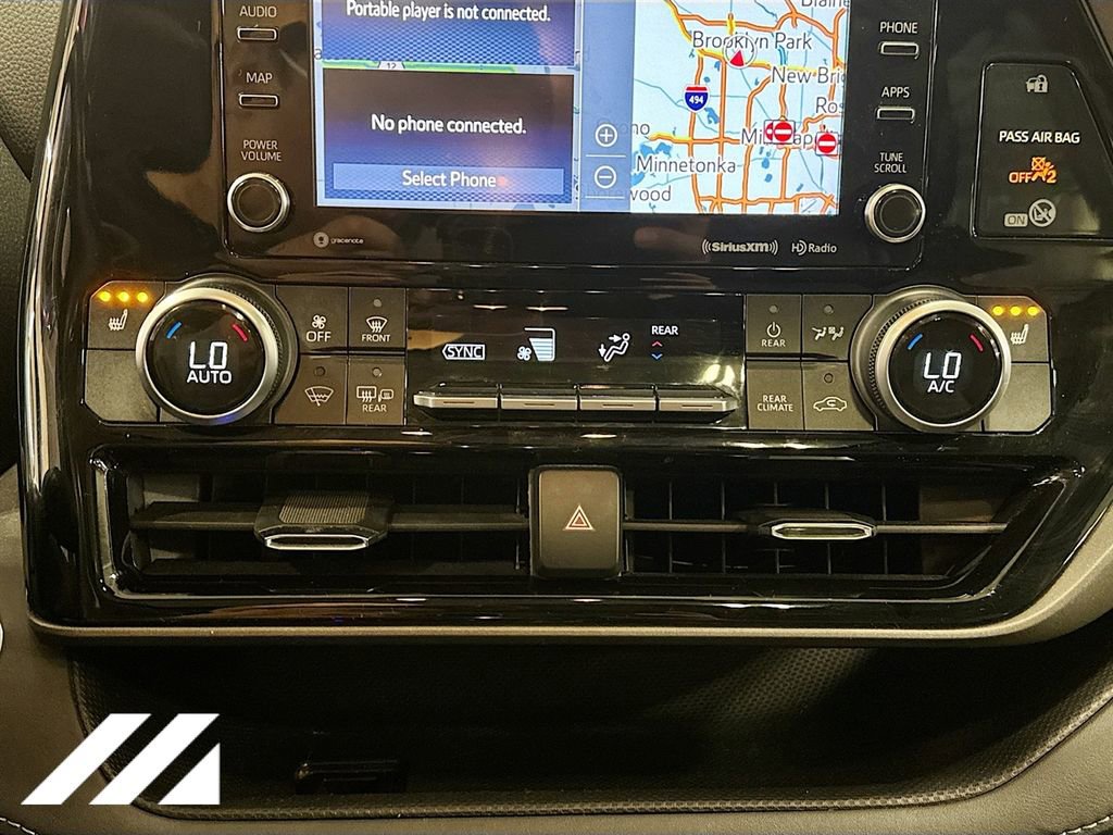 Used 2020 Toyota Highlander XLE image 18