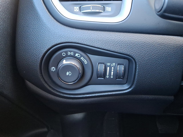 Used 2021 Jeep Renegade Latitude image 23