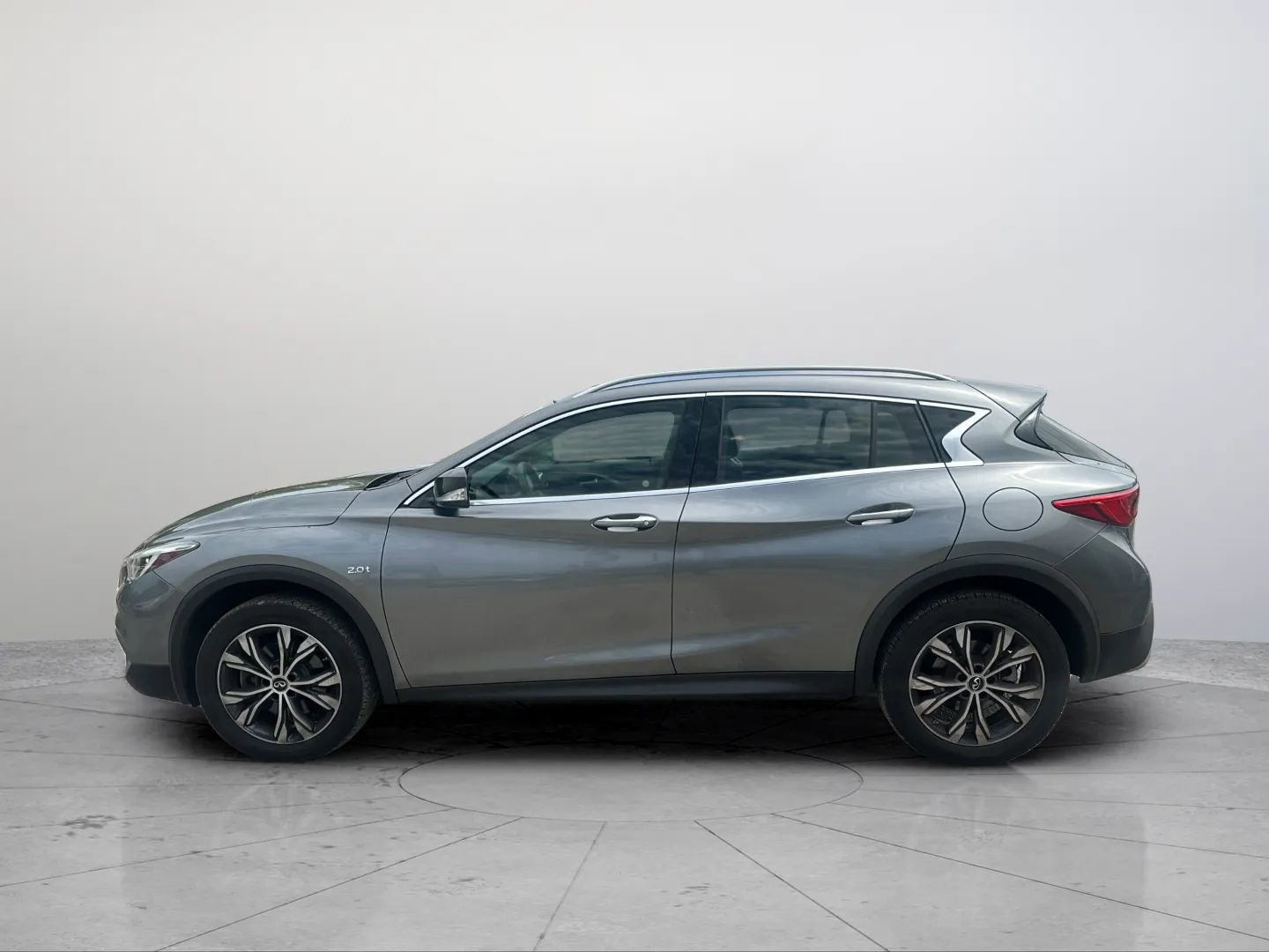 Used 2018 INFINITI QX30 Premium w/ Cargo Package AWD/4WD image 4