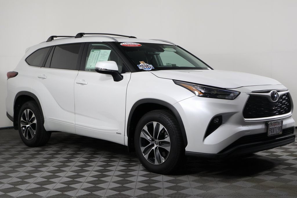 Used 2026 Toyota Highlander XLE AWD/4WD image 3