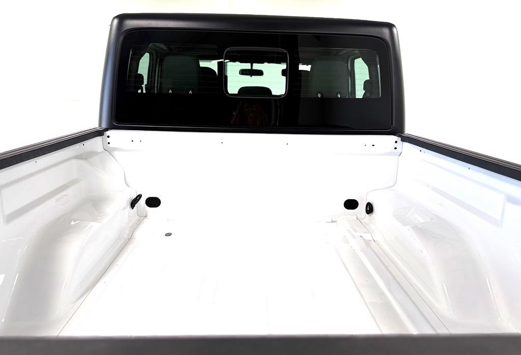 Used 2025 Jeep Gladiator Sport AWD/4WD image 6