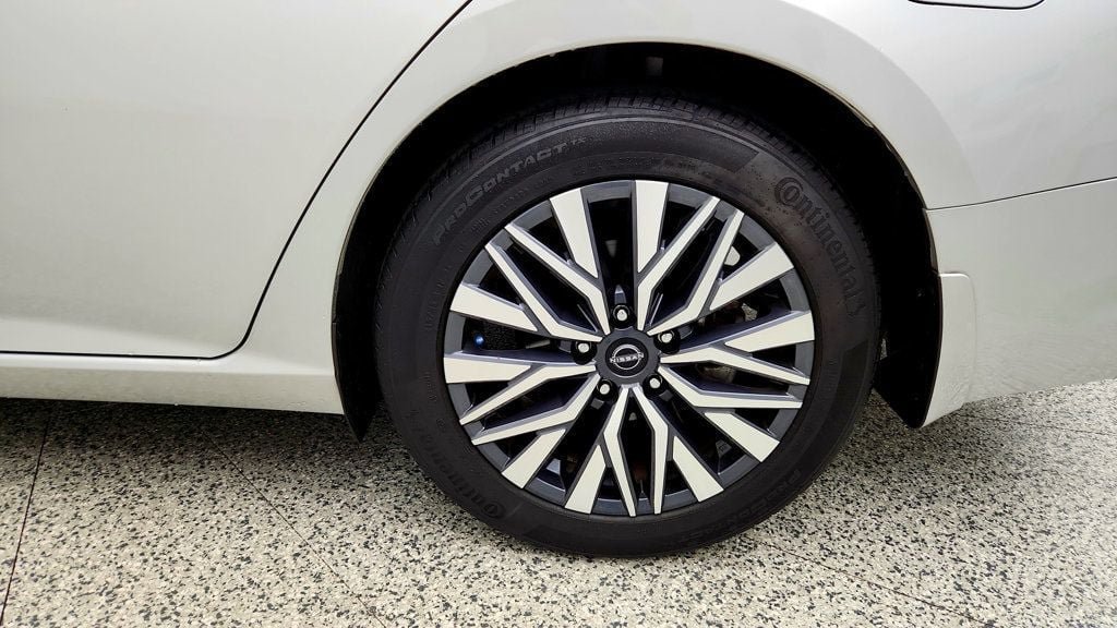 Used 2023 Nissan Altima 2.5 SV w/ SV Premium Package FWD image 9