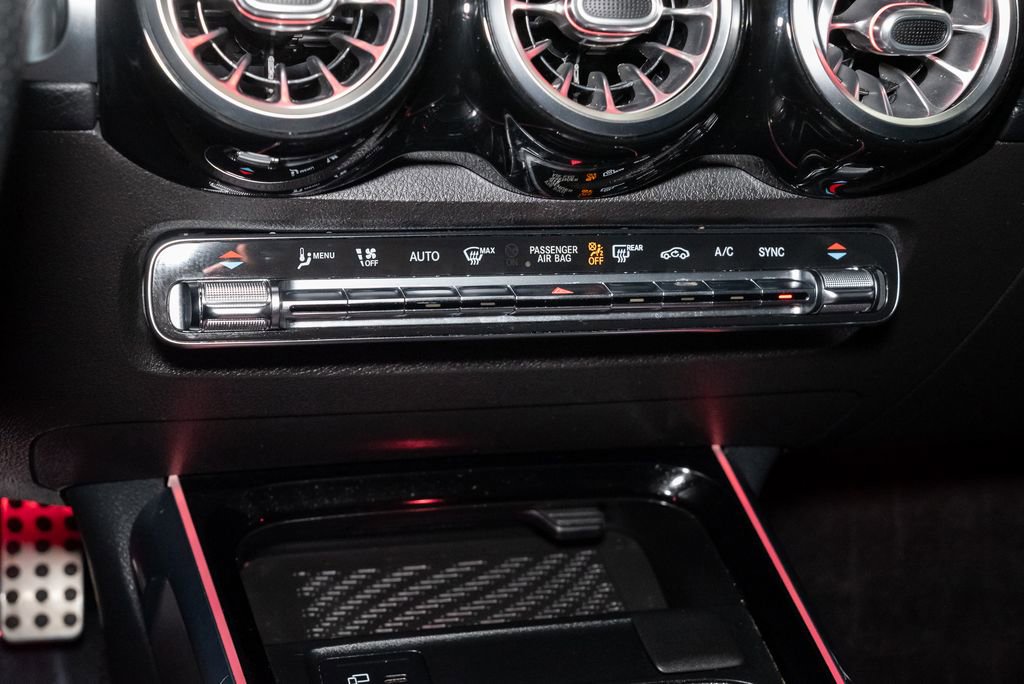 Used 2021 Mercedes-Benz GLB 35 AMG 4MATIC image 23