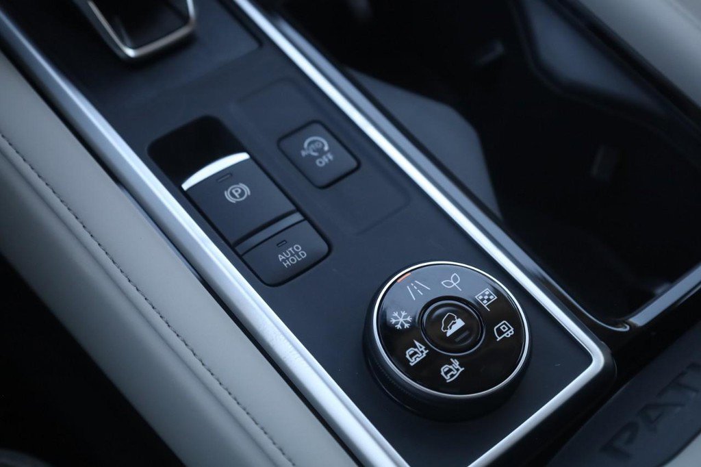 New 2026 Nissan Pathfinder SL image 18