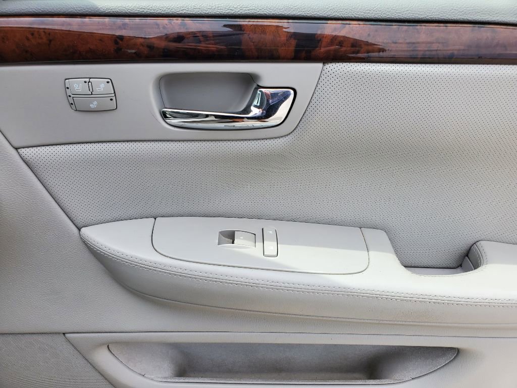 Used 2011 Cadillac DTS Premium FWD image 38