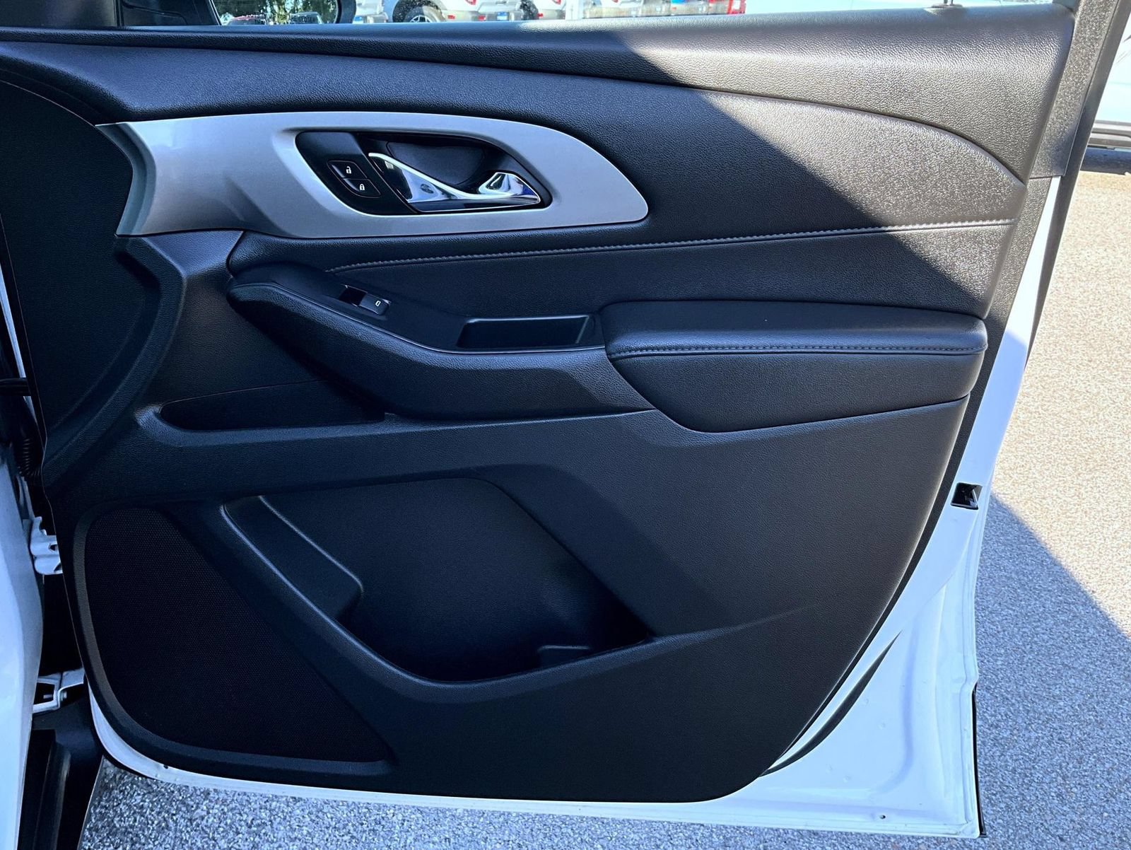 Used 2023 Chevrolet Traverse LT w/ LPO, Floor Liner Package AWD/4WD image 19