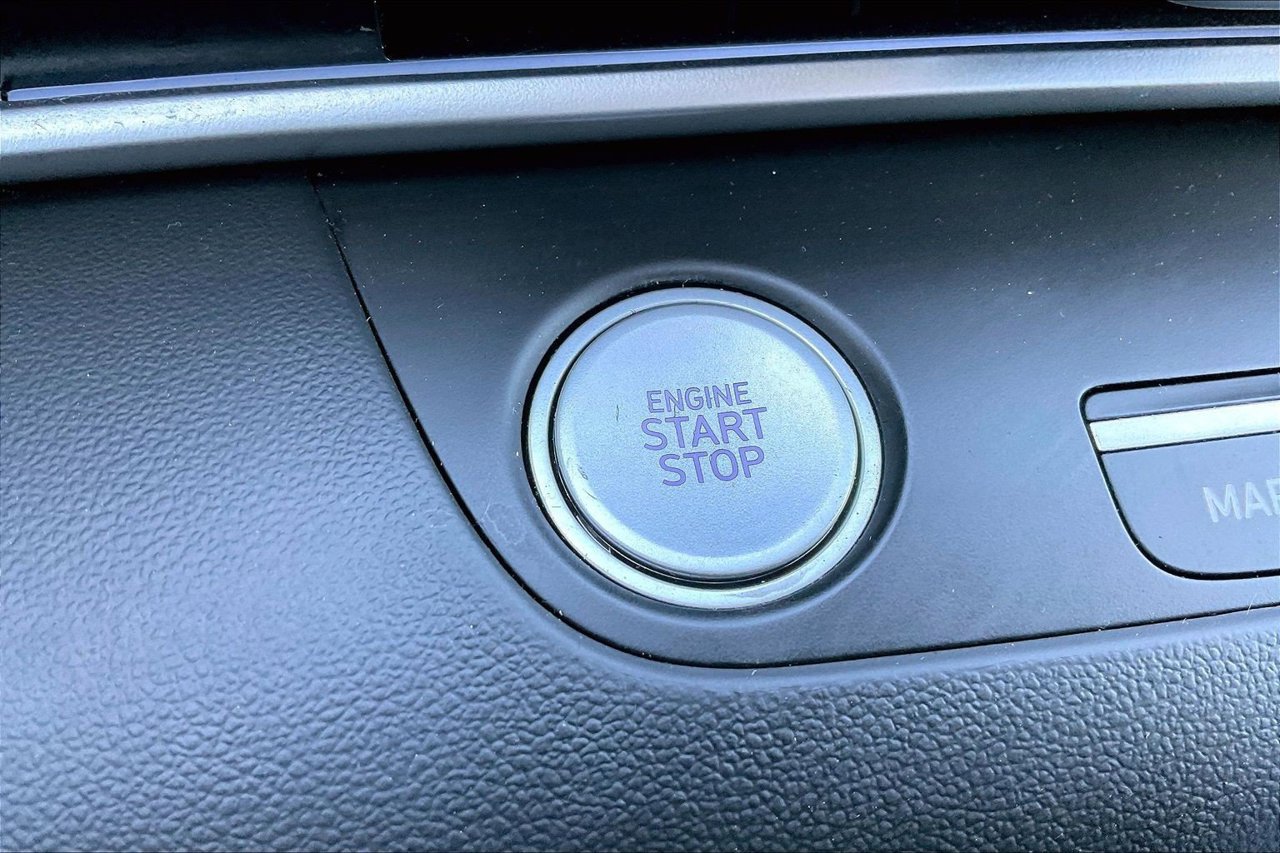 Used 2025 Hyundai Elantra SEL FWD image 28
