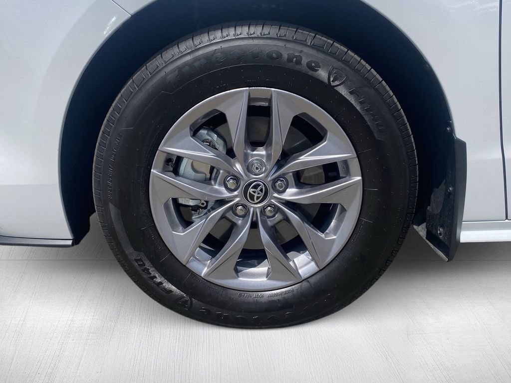 Certified 2026 Toyota Sienna XLE FWD image 13