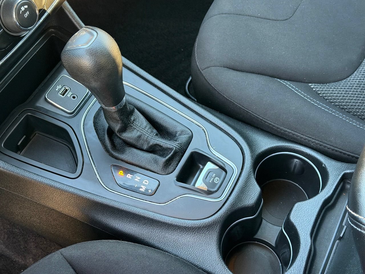 Used 2019 Jeep Cherokee Latitude w/ Popular Appearance Group FWD image 19