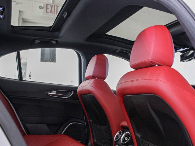 Used 2022 Alfa Romeo Giulia Sprint image 6
