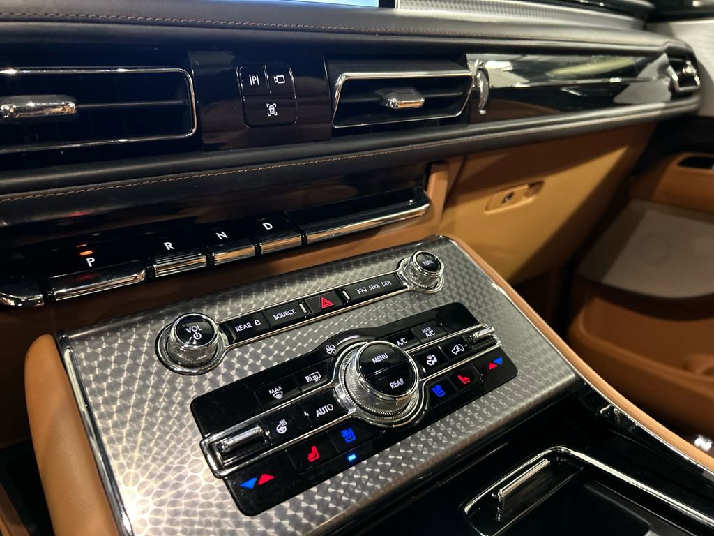 Used 2023 Lincoln Aviator Black Label w/ Dynamic Handling Package AWD/4WD image 17