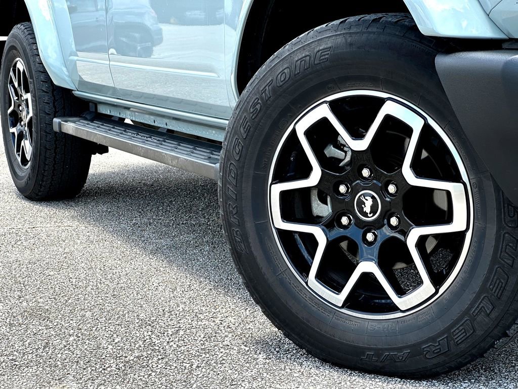 Used 2024 Ford Bronco Outer Banks AWD/4WD image 2