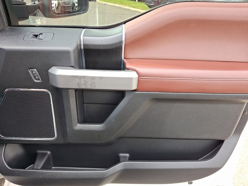 Used 2018 Ford F150 Platinum w/ Equipment Group 701A Luxury image 10