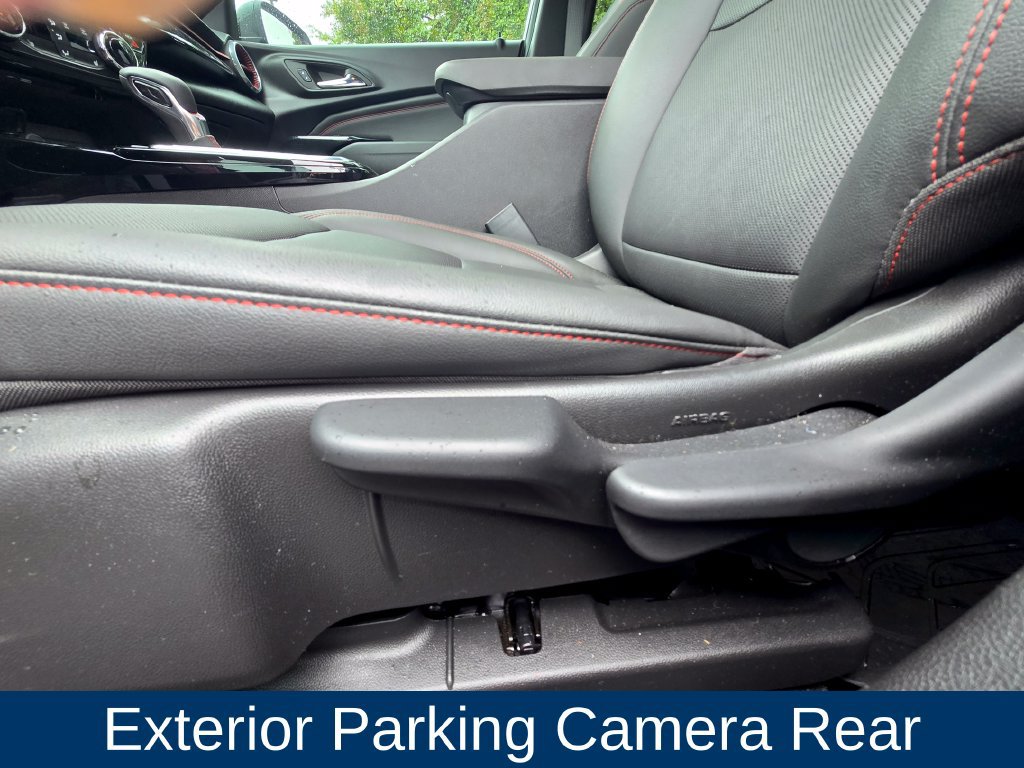 Used 2025 Chevrolet Trax RS w/ Sunroof Package FWD image 17