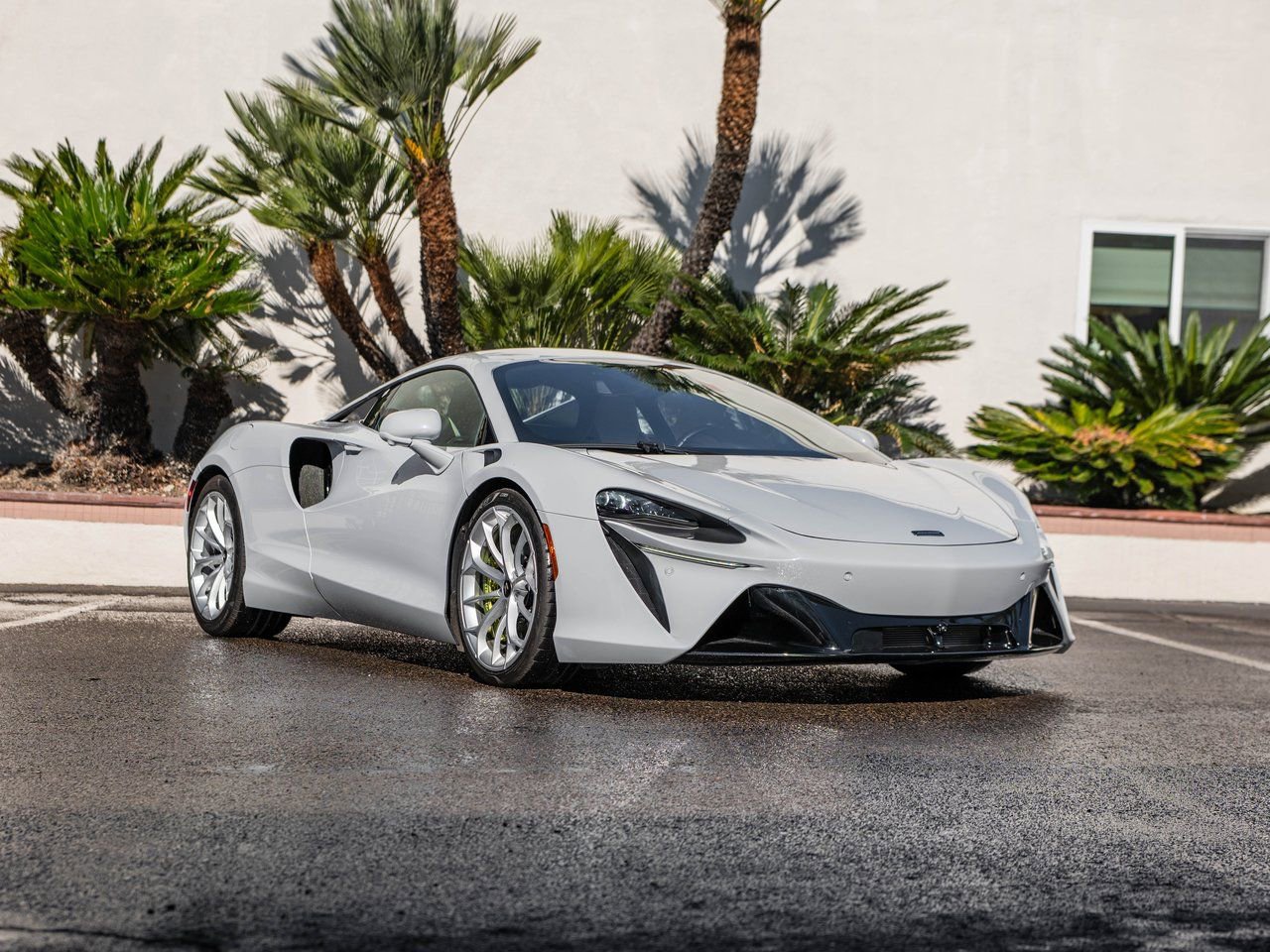 Used 2023 McLaren Artura image 28