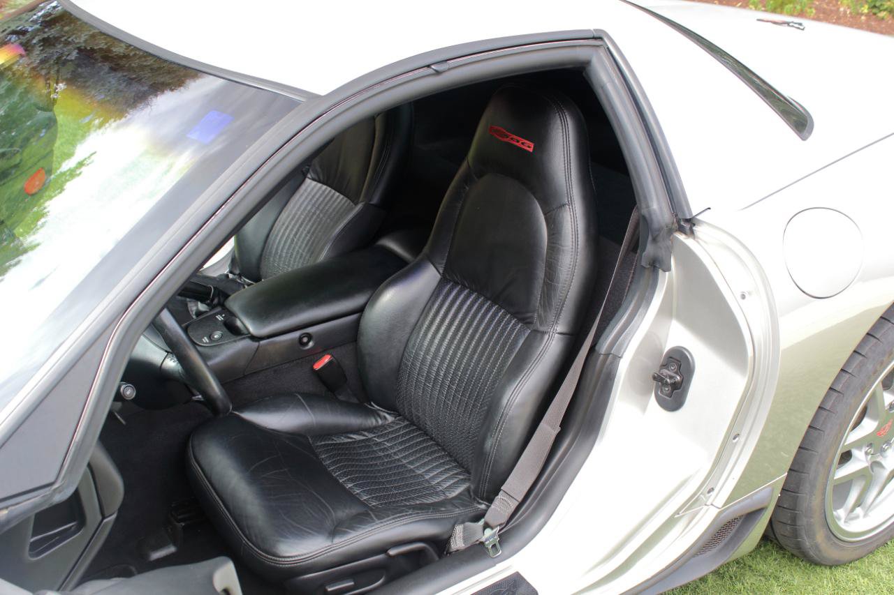 Used 2004 Chevrolet Corvette Z06 w/ Memory Package RWD image 7