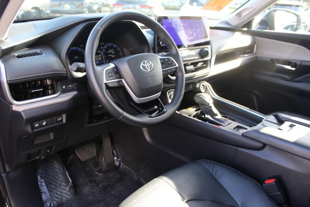 Certified 2025 Toyota Grand Highlander AWD image 66