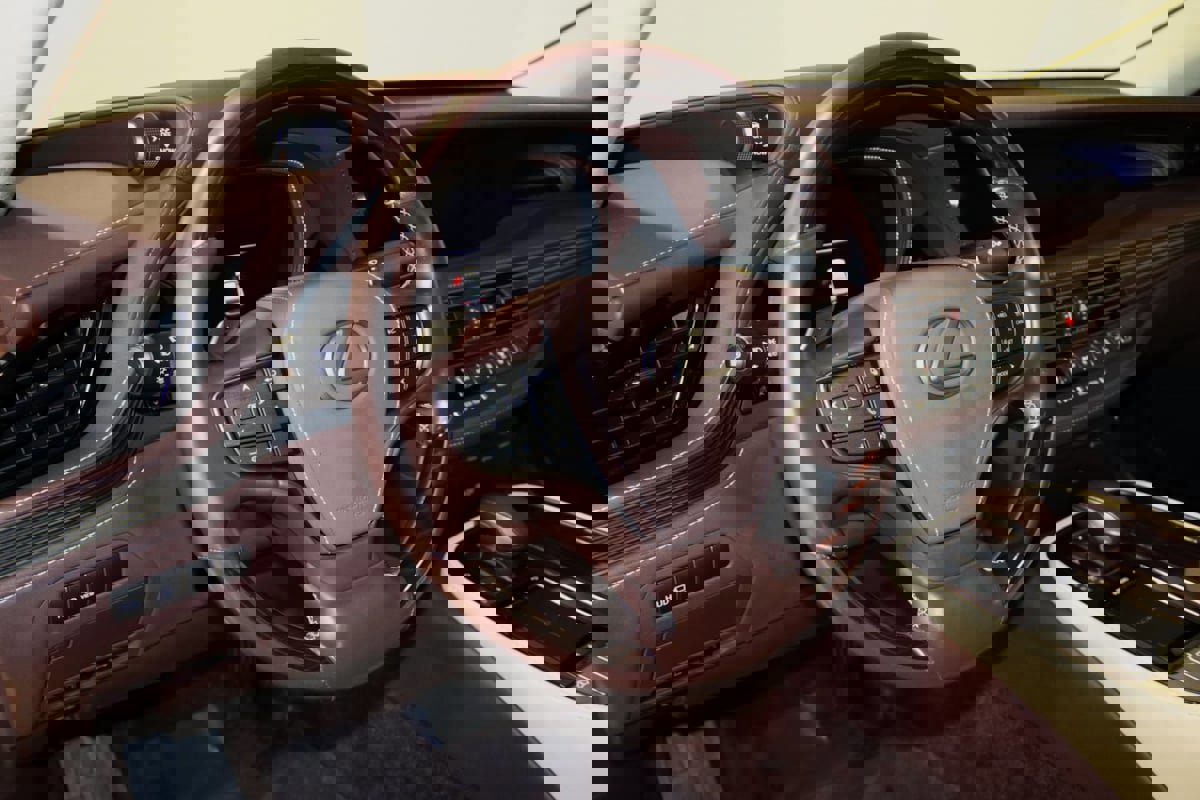 Used 2019 Lexus LS 500 AWD image 40